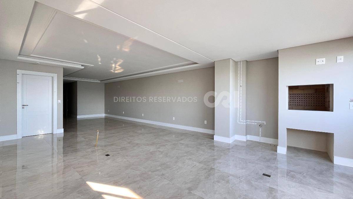 Apartamento com 4 Suítes no Residencial George VI no Canto da Praia em Itapema