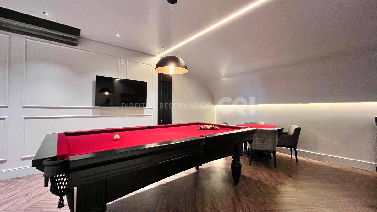 Apartamento com 4 Suítes no Residencial George VI no Canto da Praia em Itapema