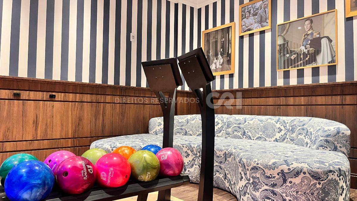 Apartamento com 4 Suítes no Residencial George VI no Canto da Praia em Itapema