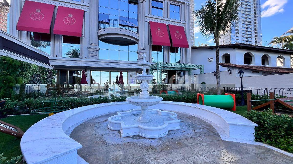 Apartamento com 4 Suítes no Residencial George VI no Canto da Praia em Itapema