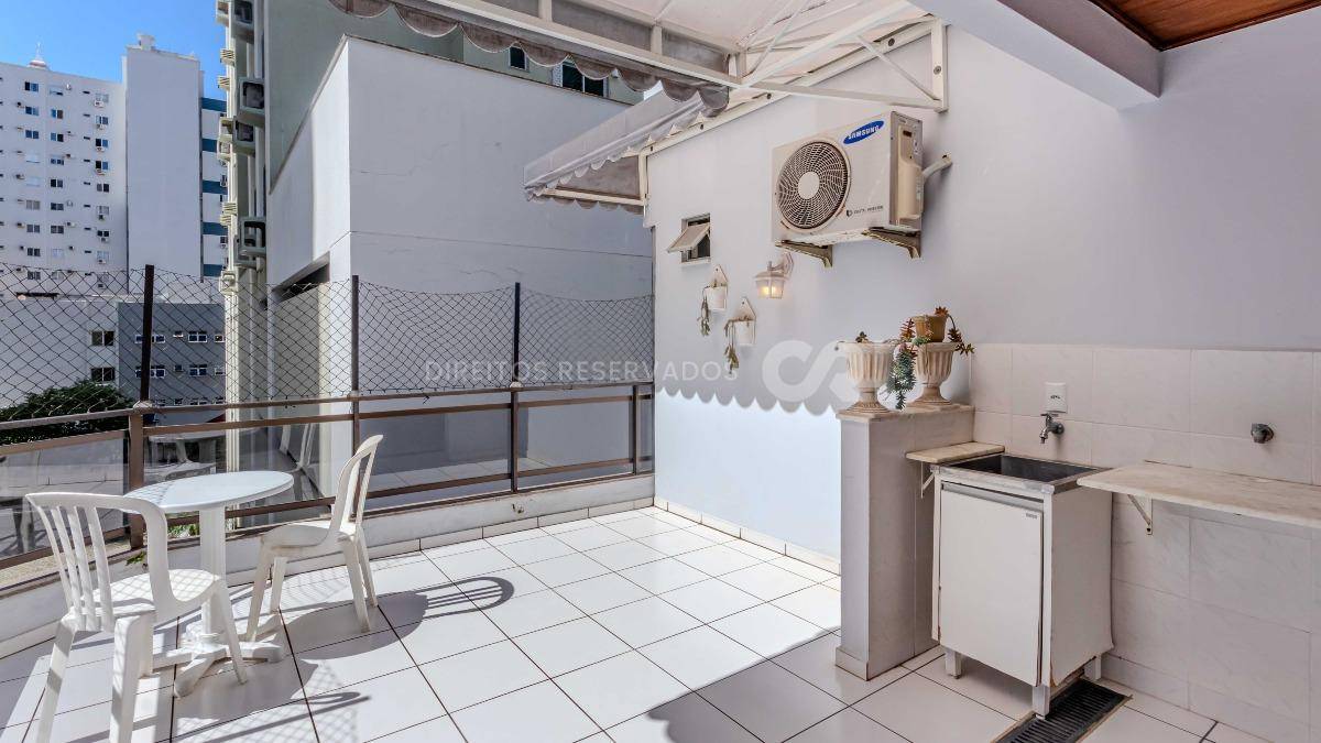 Cobertura no Residencial Dona Elenir com 3 quartos no Centro de Balneário Camboriú