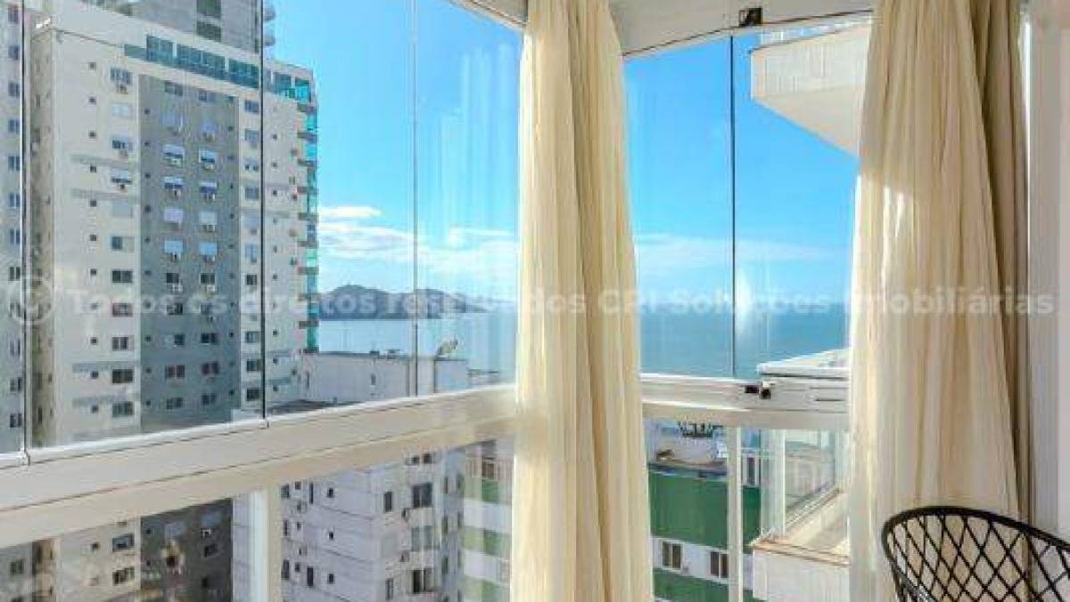 Apartamento com 2 suítes no edifício Imperatriz no Centro em Balneário Camboriú.