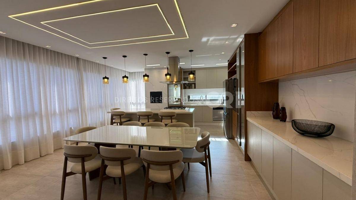 Apartamento quadra mar com 4 suítes no Residencial Milano na Meia Praia Itapema
