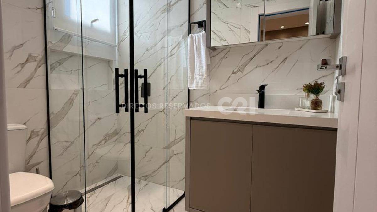 Apartamento quadra mar com 4 suítes no Residencial Milano na Meia Praia Itapema