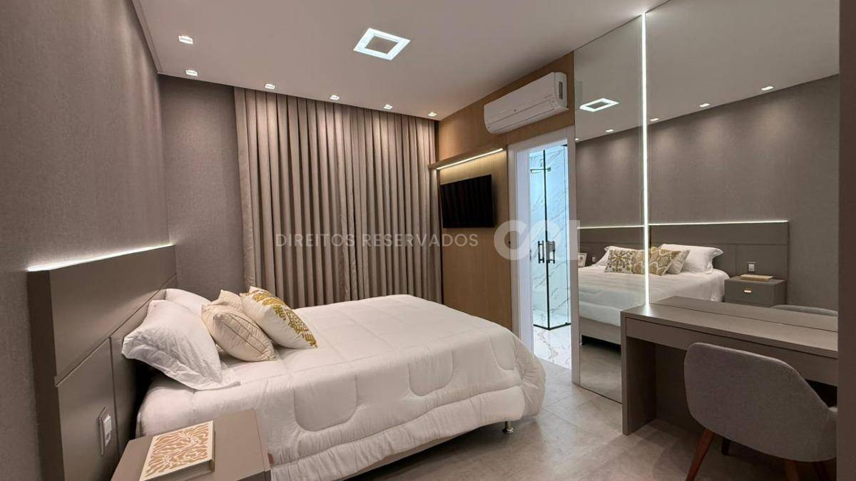 Apartamento quadra mar com 4 suítes no Residencial Milano na Meia Praia Itapema