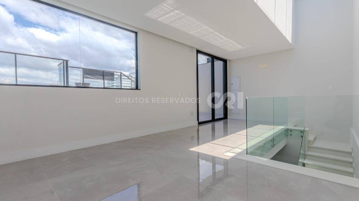 Cobertura Duplex com 3 Suítes no Brava Center Residence na Praia Brava em Itajaí
