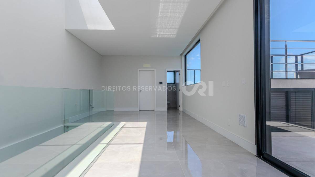 Cobertura Duplex com 3 Suítes no Brava Center Residence na Praia Brava em Itajaí