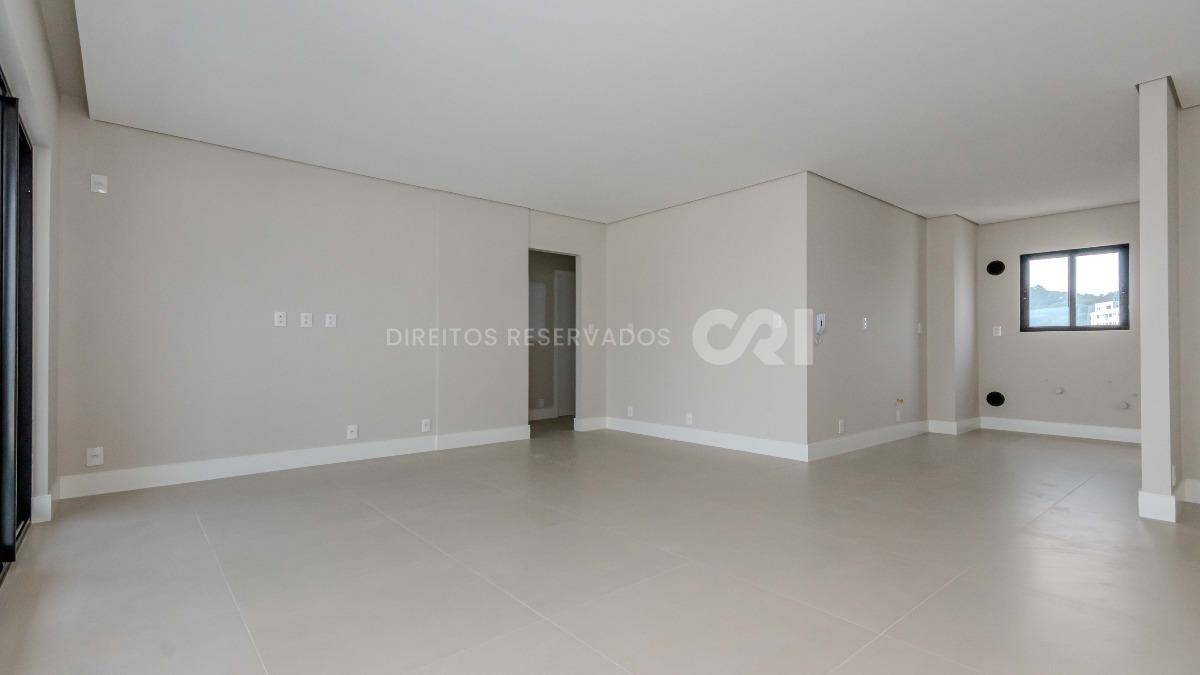 Apartamento com 3 suítes no Edifício Barão de Albuquerque no bairro Fazenda em Itajaí