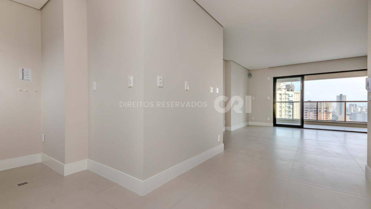 Apartamento com 3 suítes no Edifício Barão de Albuquerque no bairro Fazenda em Itajaí