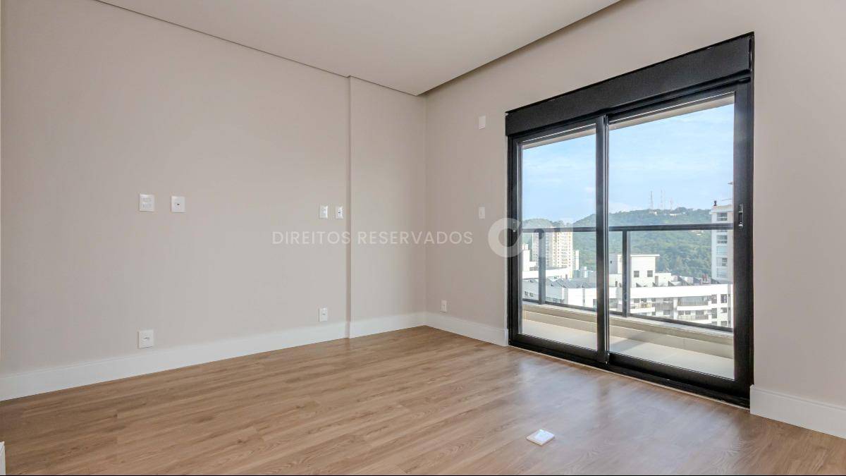 Apartamento com 3 suítes no Edifício Barão de Albuquerque no bairro Fazenda em Itajaí