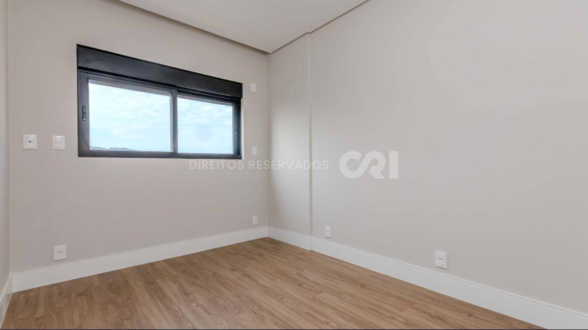 Apartamento com 3 suítes no Edifício Barão de Albuquerque no bairro Fazenda em Itajaí