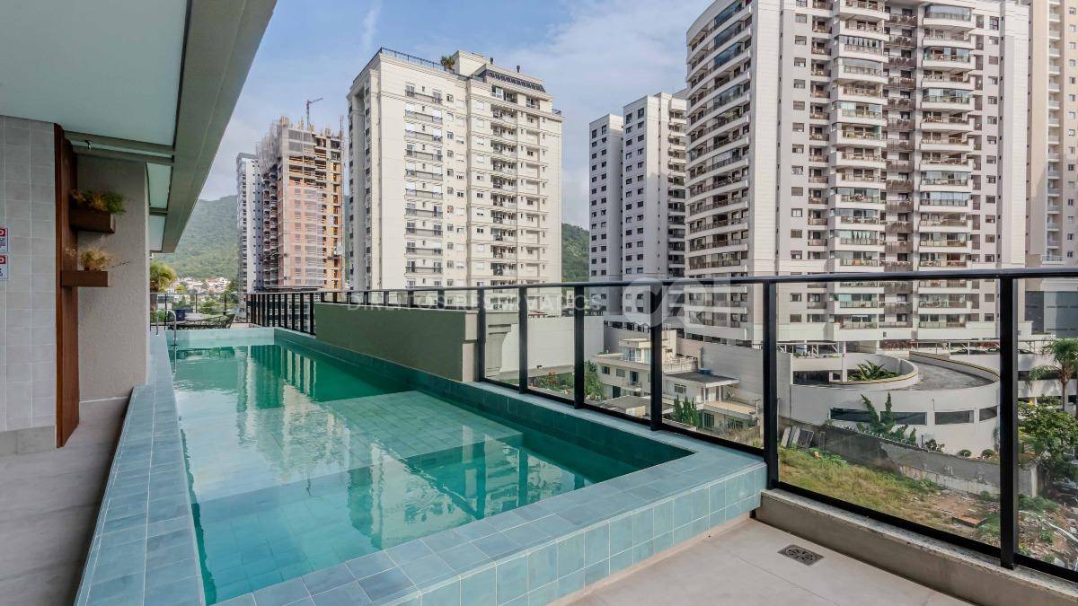 Apartamento com 3 suítes no Edifício Barão de Albuquerque no bairro Fazenda em Itajaí