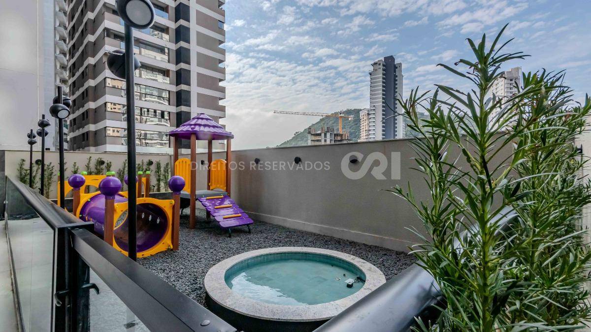 Apartamento com 3 suítes no Edifício Barão de Albuquerque no bairro Fazenda em Itajaí