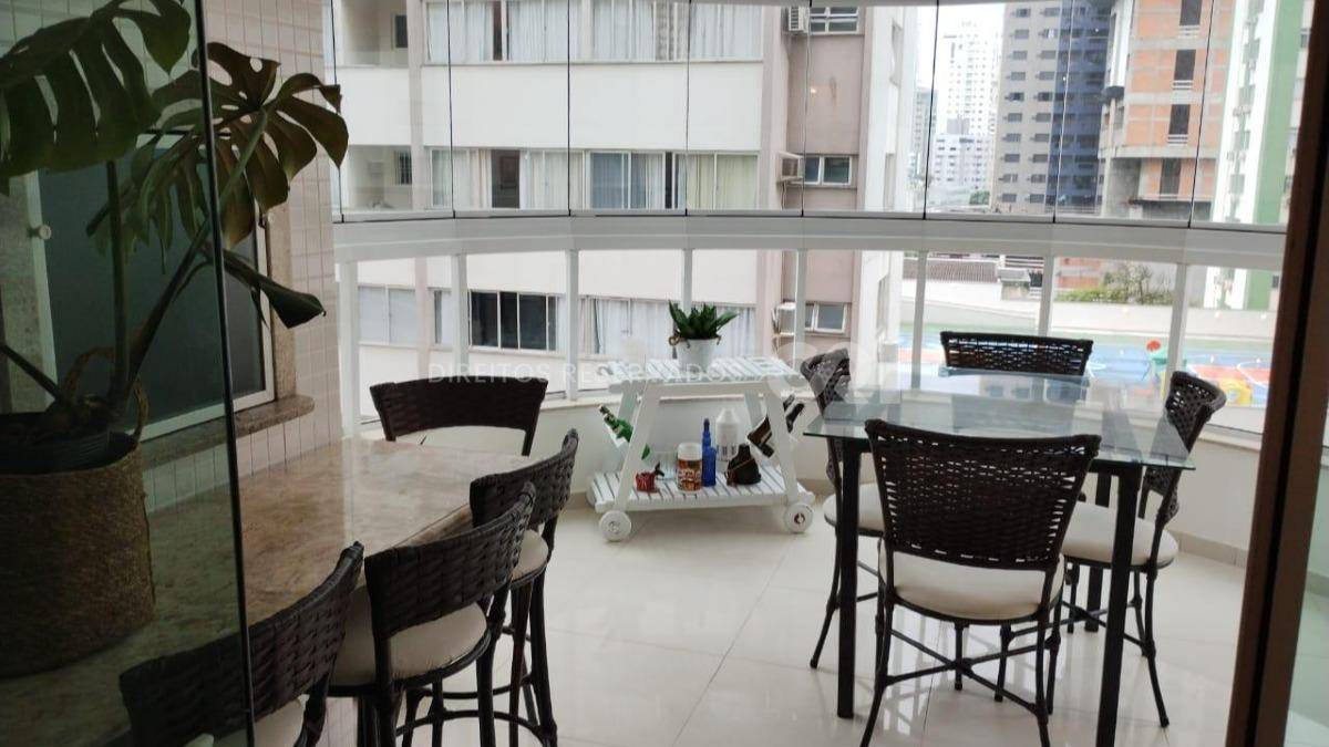 Apartamento com 3 Suítes no Edifício Bela Città no Centro de Balneário Camboriú