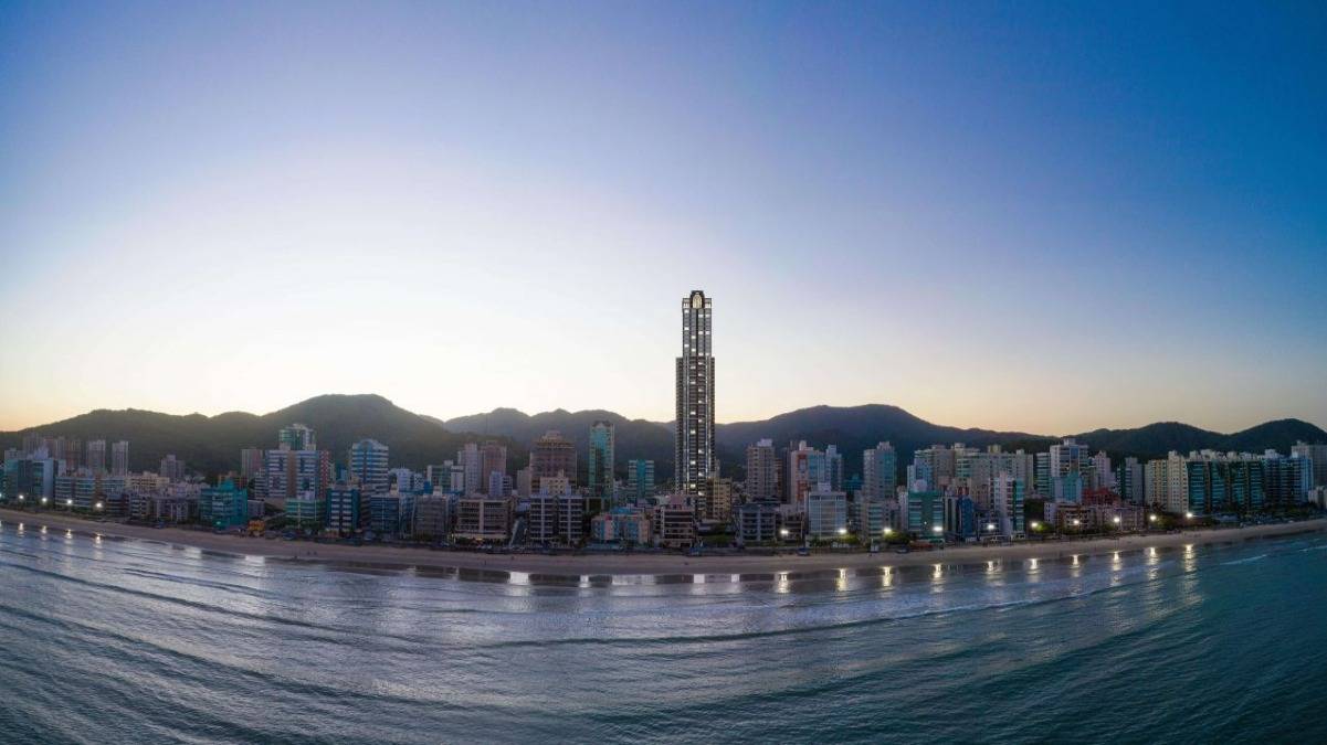 Apartamento com 4 Suítes e 164m² no Edifício La Rocca no Centro de Itapema