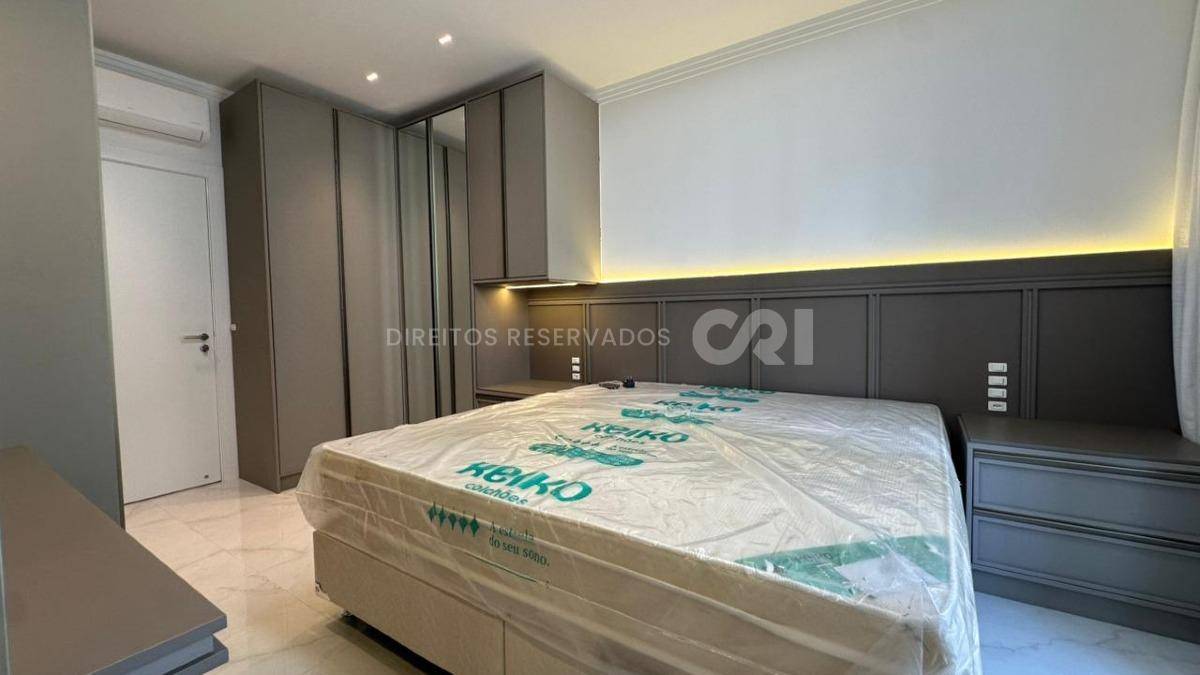 Apartamento com 3 Suítes no Greta Palace em Meia Praia, Itapema