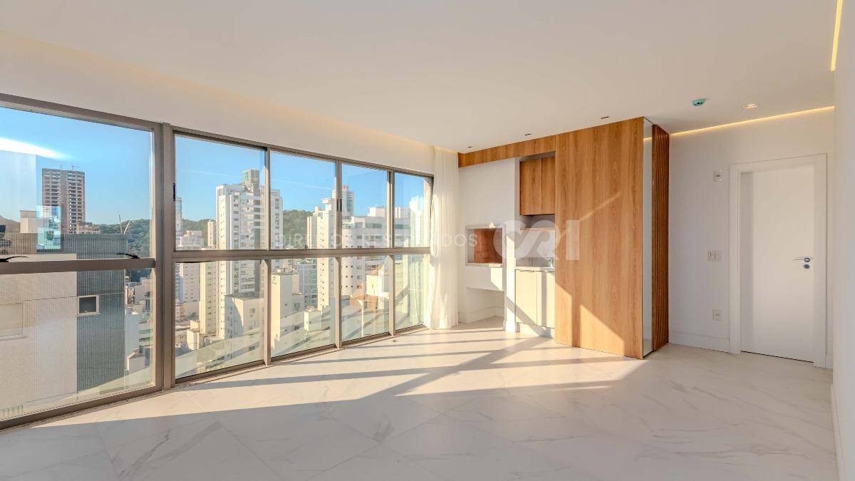  Apartamento com 3 suítes no Las Brisas Residence no Bairro Pioneiros em Balneário Camboriú 