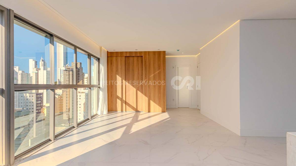  Apartamento com 3 suítes no Las Brisas Residence no Bairro Pioneiros em Balneário Camboriú 