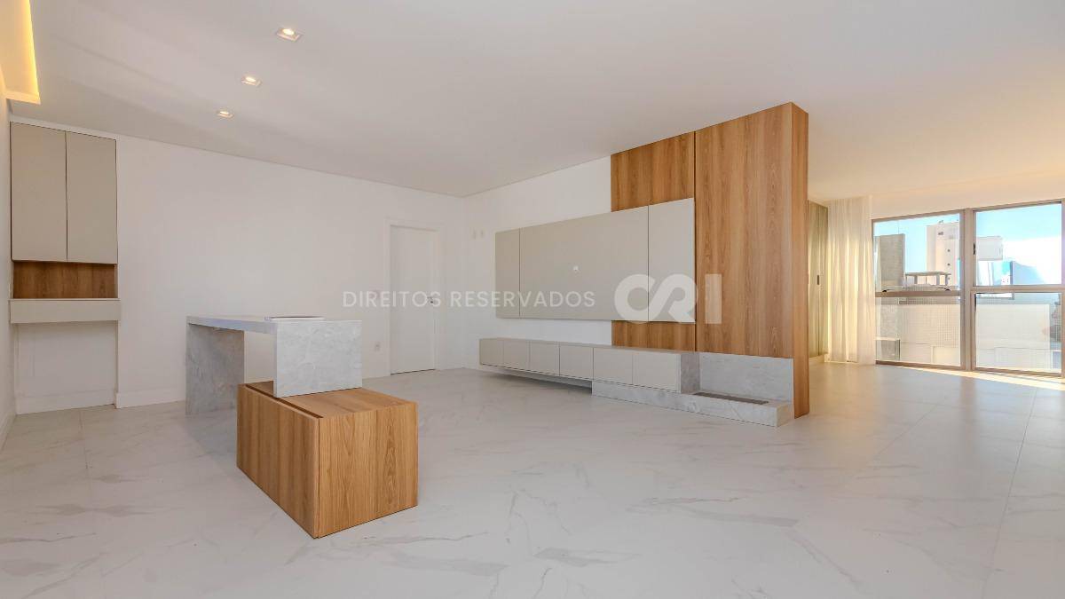  Apartamento com 3 suítes no Las Brisas Residence no Bairro Pioneiros em Balneário Camboriú 
