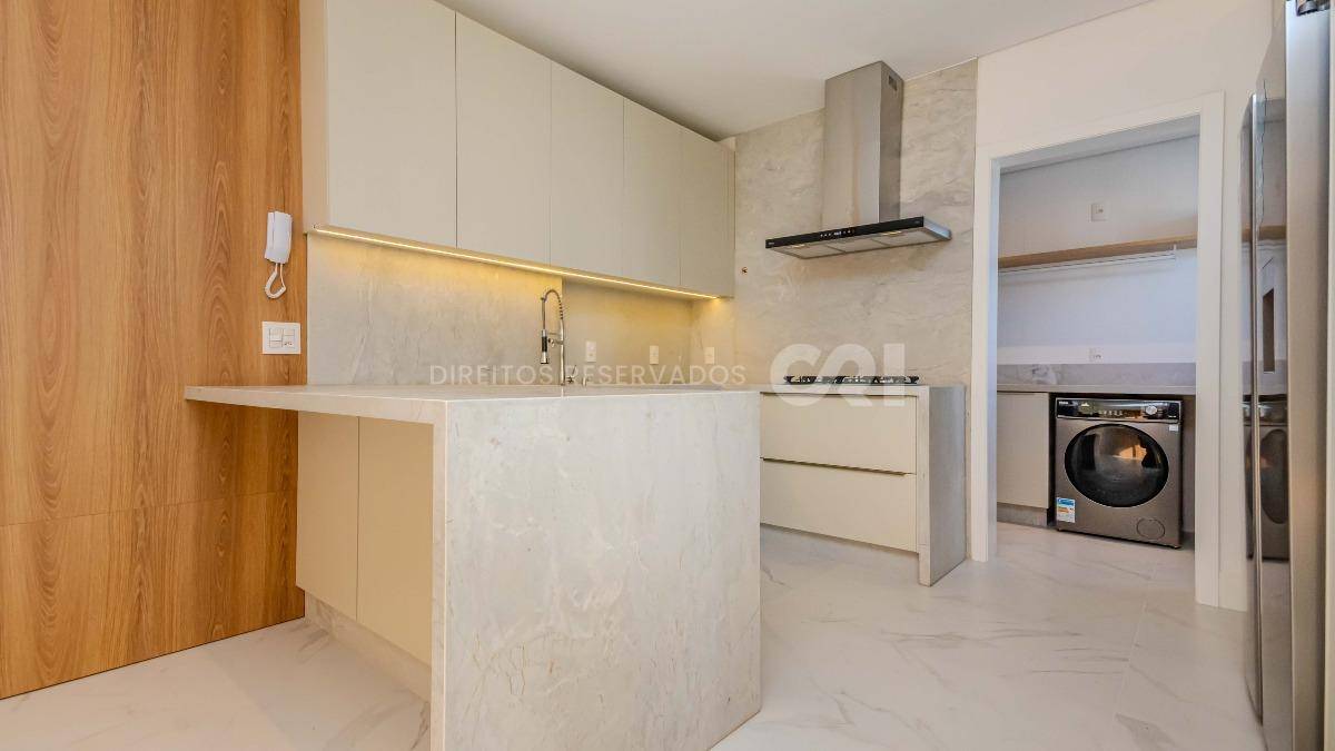  Apartamento com 3 suítes no Las Brisas Residence no Bairro Pioneiros em Balneário Camboriú 