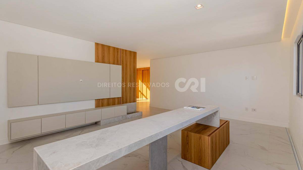  Apartamento com 3 suítes no Las Brisas Residence no Bairro Pioneiros em Balneário Camboriú 