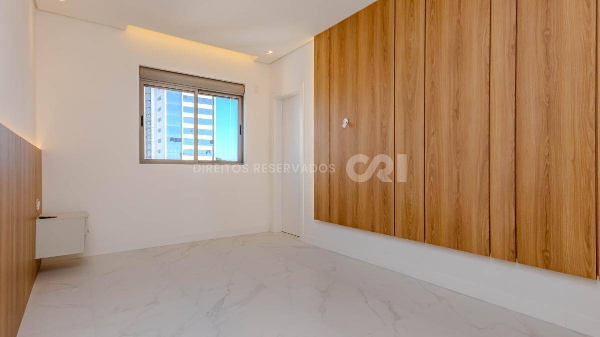  Apartamento com 3 suítes no Las Brisas Residence no Bairro Pioneiros em Balneário Camboriú 