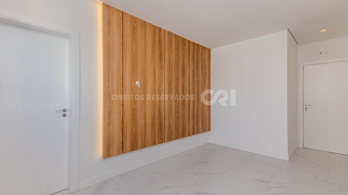  Apartamento com 3 suítes no Las Brisas Residence no Bairro Pioneiros em Balneário Camboriú 