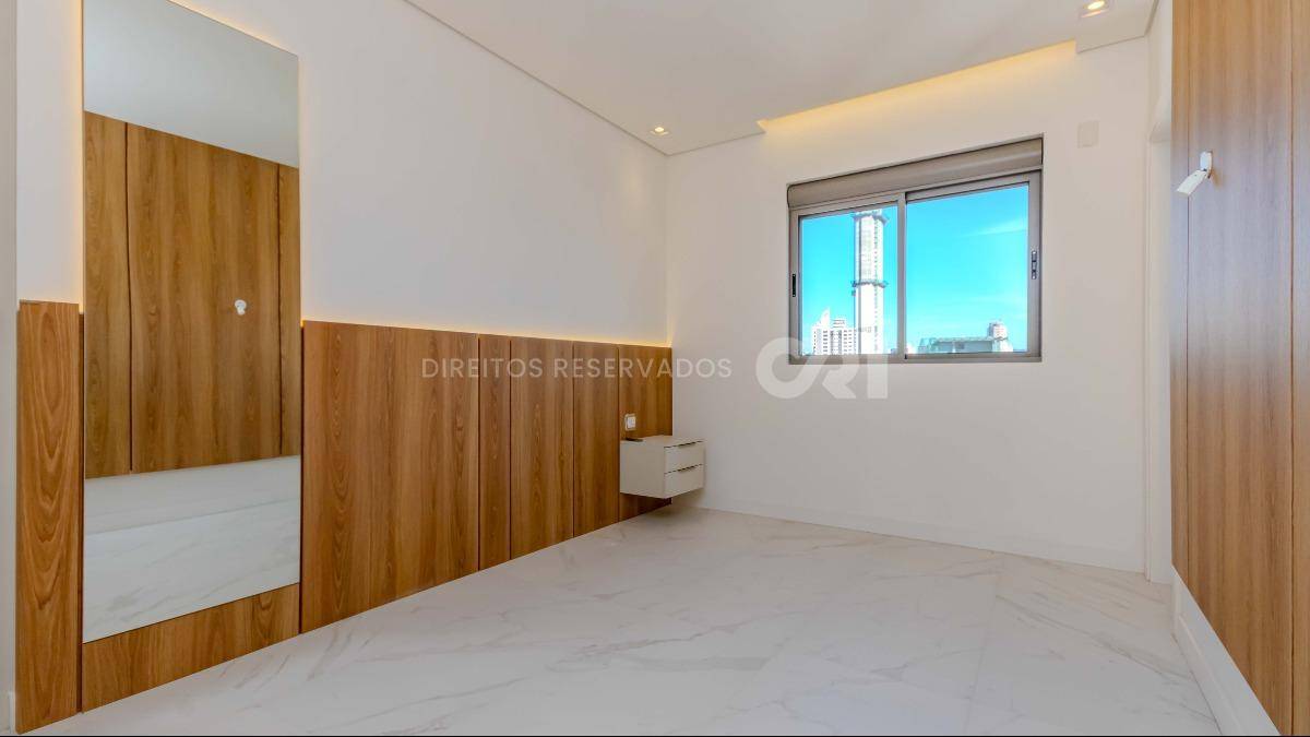  Apartamento com 3 suítes no Las Brisas Residence no Bairro Pioneiros em Balneário Camboriú 