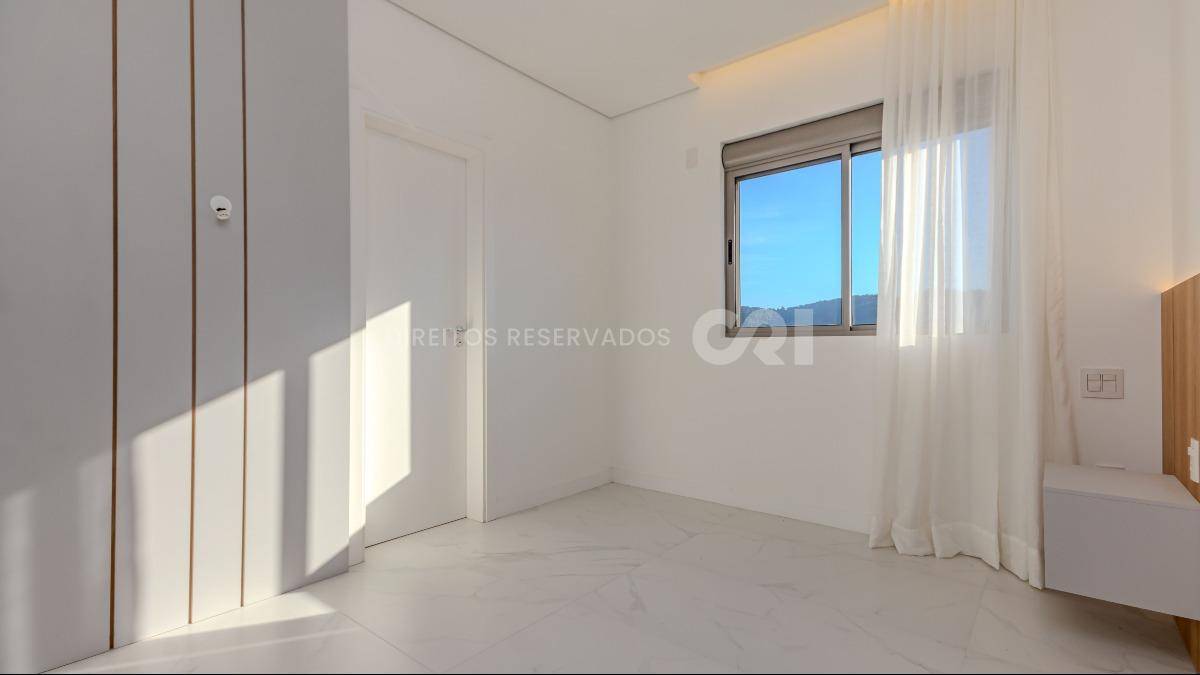  Apartamento com 3 suítes no Las Brisas Residence no Bairro Pioneiros em Balneário Camboriú 