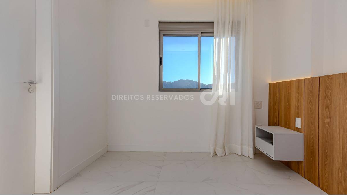  Apartamento com 3 suítes no Las Brisas Residence no Bairro Pioneiros em Balneário Camboriú 