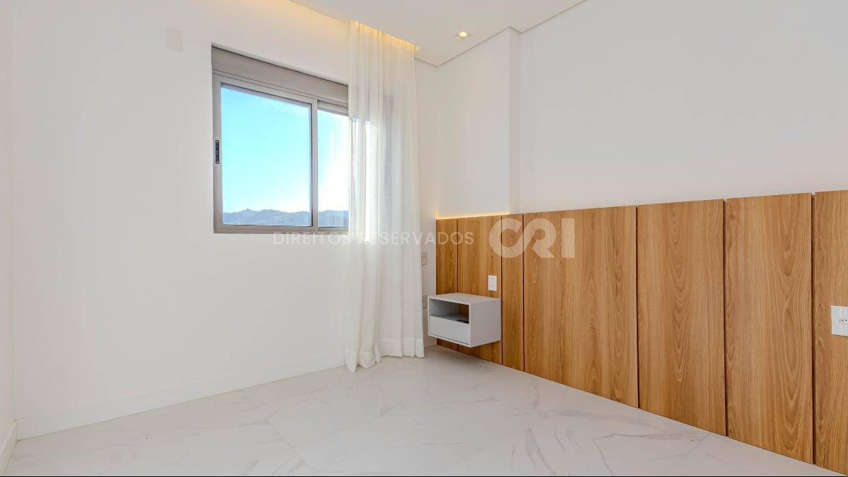  Apartamento com 3 suítes no Las Brisas Residence no Bairro Pioneiros em Balneário Camboriú 