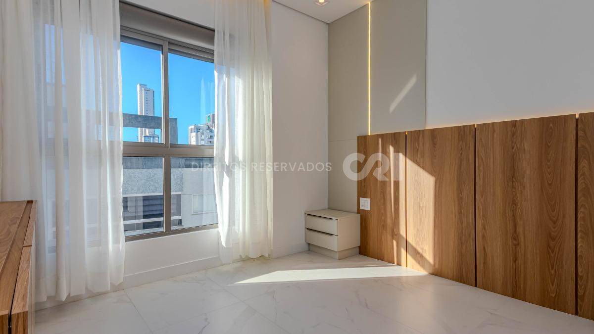  Apartamento com 3 suítes no Las Brisas Residence no Bairro Pioneiros em Balneário Camboriú 