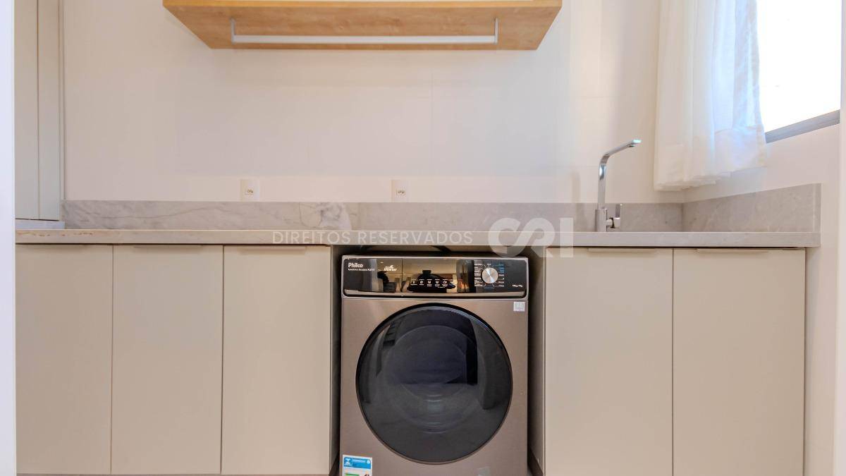  Apartamento com 3 suítes no Las Brisas Residence no Bairro Pioneiros em Balneário Camboriú 