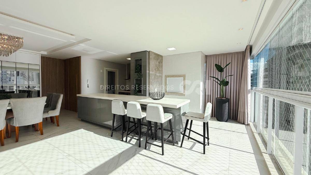 Apartamento com 3 Suítes no Residencial Zimmermann na Meia Praia, Itapema