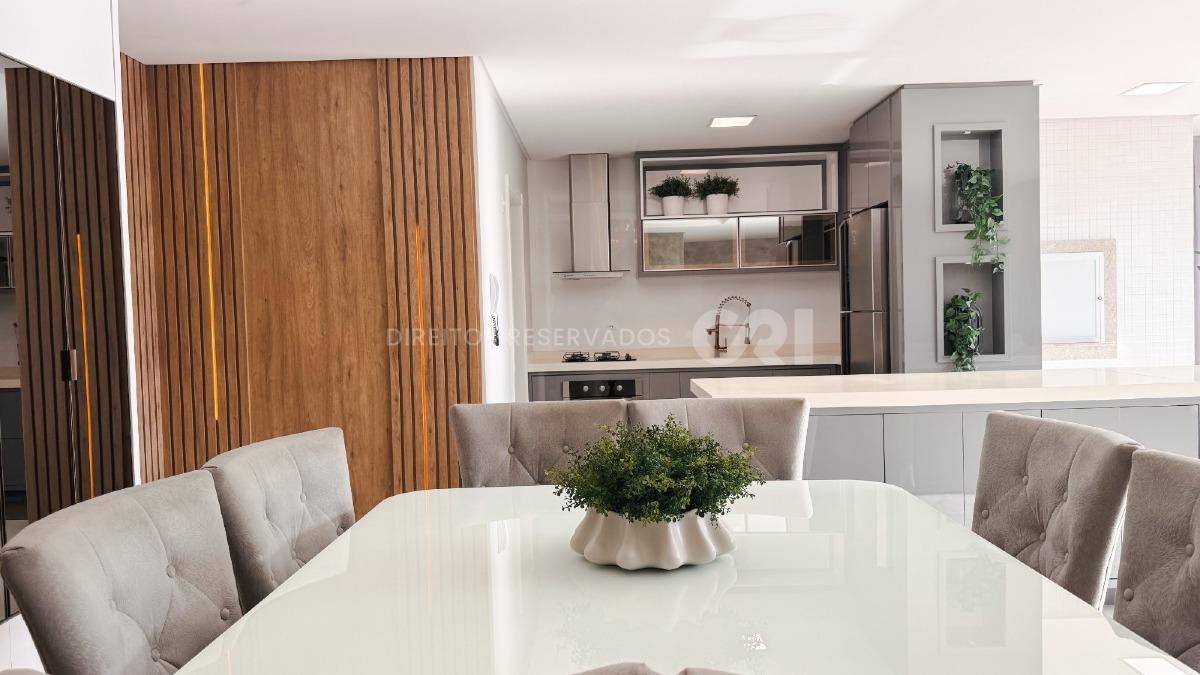 Apartamento com 3 Suítes no Residencial Zimmermann na Meia Praia, Itapema