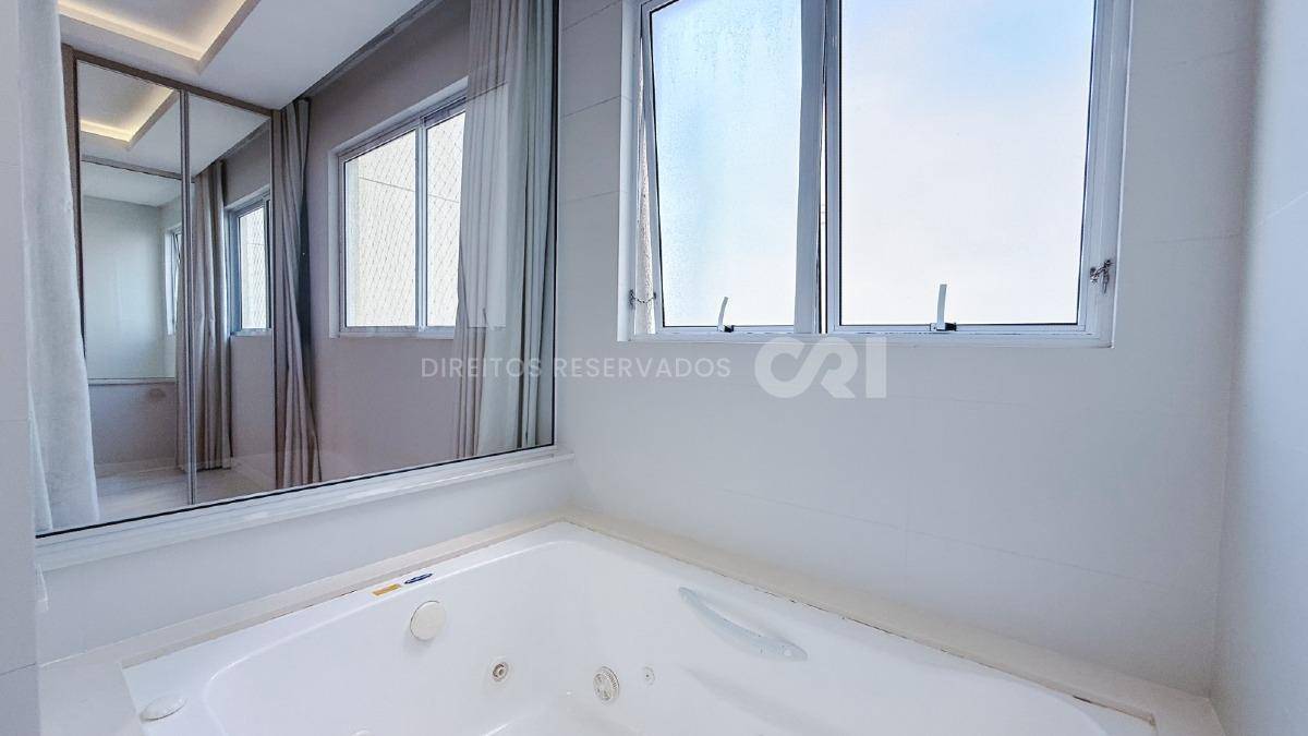 Apartamento com 3 Suítes no Residencial Zimmermann na Meia Praia, Itapema