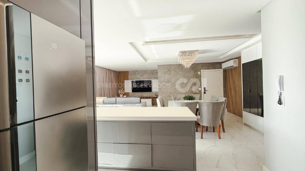Apartamento com 3 Suítes no Residencial Zimmermann na Meia Praia, Itapema