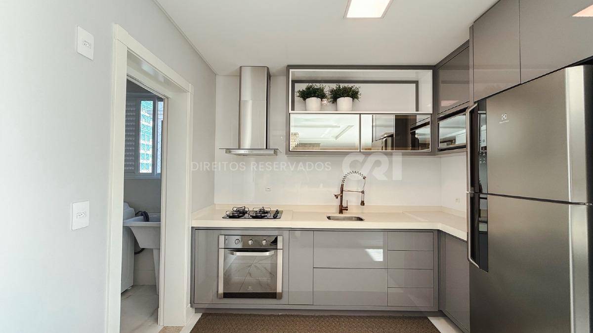 Apartamento com 3 Suítes no Residencial Zimmermann na Meia Praia, Itapema