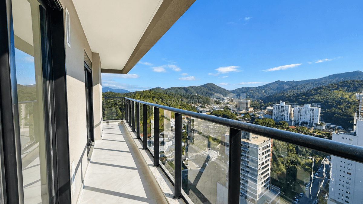 Apartamento com 3 suítes no Sky Brava na Praia Brava em Itajaí