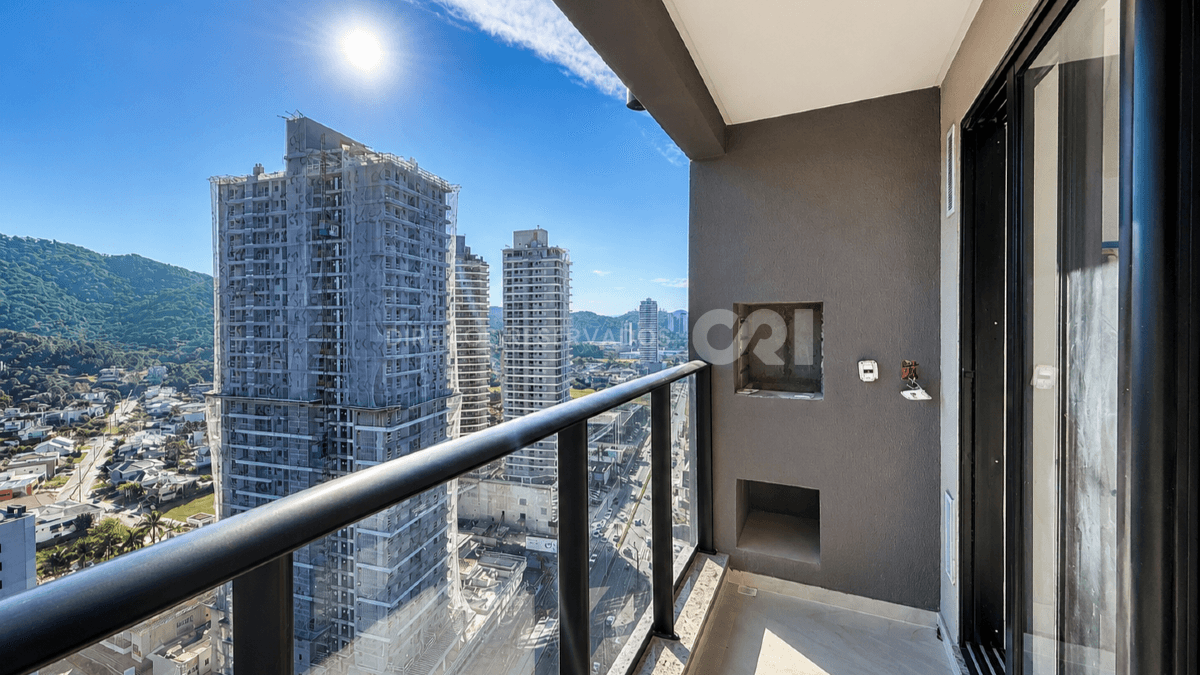 Apartamento com 3 suítes no Sky Brava na Praia Brava em Itajaí