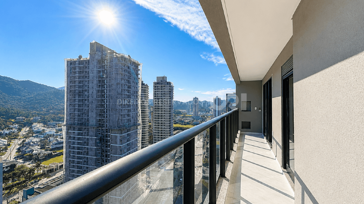 Apartamento com 3 suítes no Sky Brava na Praia Brava em Itajaí