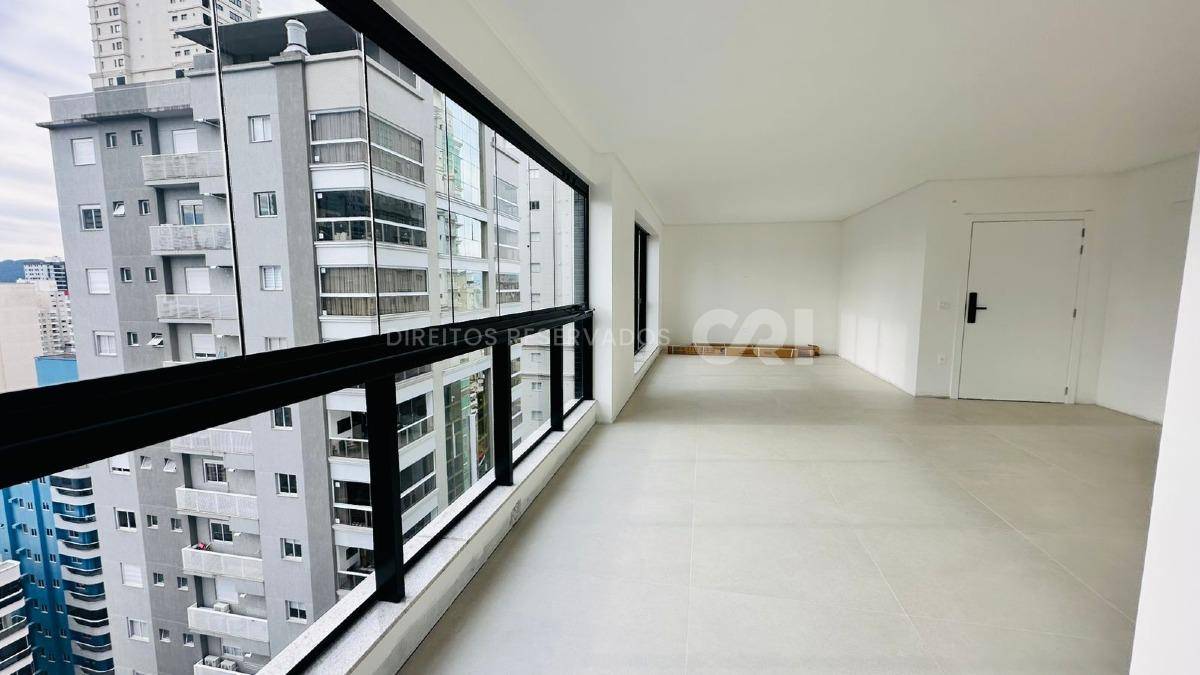 Apartamento com 3 Suítes no Impéria Del Mare em Meia Praia, Itapema