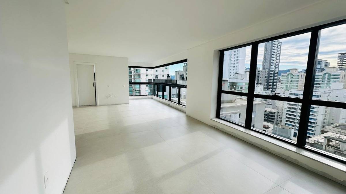 Apartamento com 3 Suítes no Impéria Del Mare em Meia Praia, Itapema