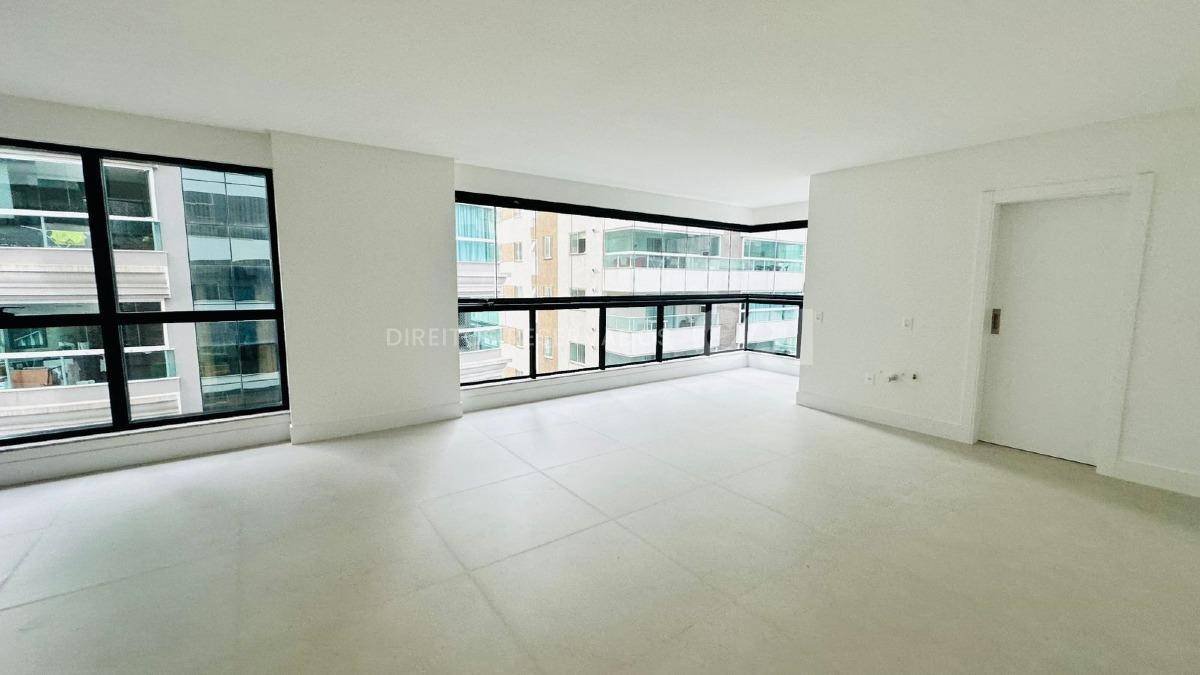 Apartamento com 4 Suítes no Impéria Del Mare na Meia Praia, Itapema
