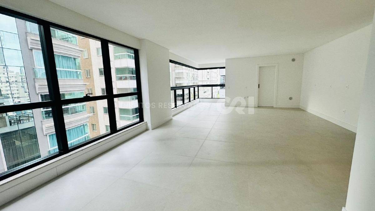 Apartamento com 4 Suítes no Impéria Del Mare na Meia Praia, Itapema