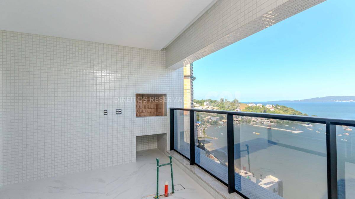 Apartamento com 4 suítes no Number One Tower Frente Mar no Centro em Itapema