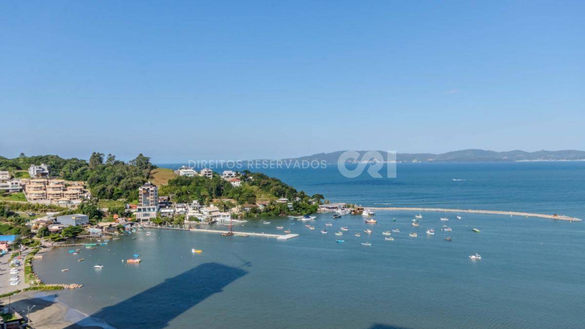 Apartamento com 4 suítes no Number One Tower Frente Mar no Centro em Itapema