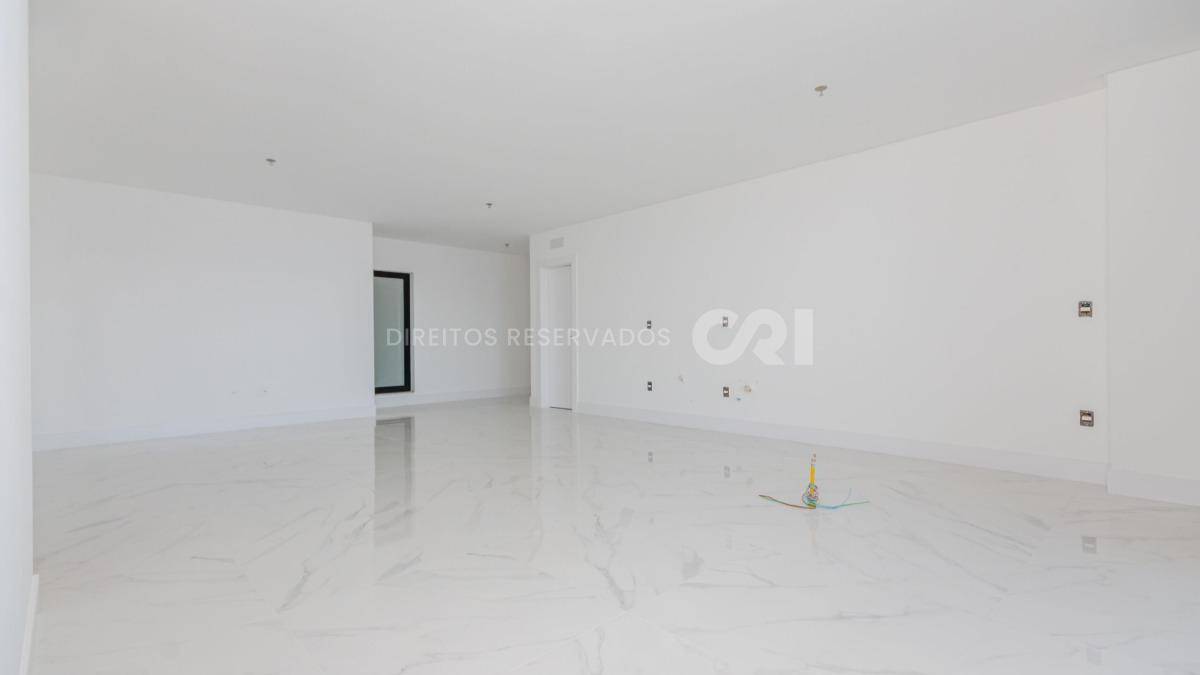 Apartamento com 4 suítes no Number One Tower Frente Mar no Centro em Itapema