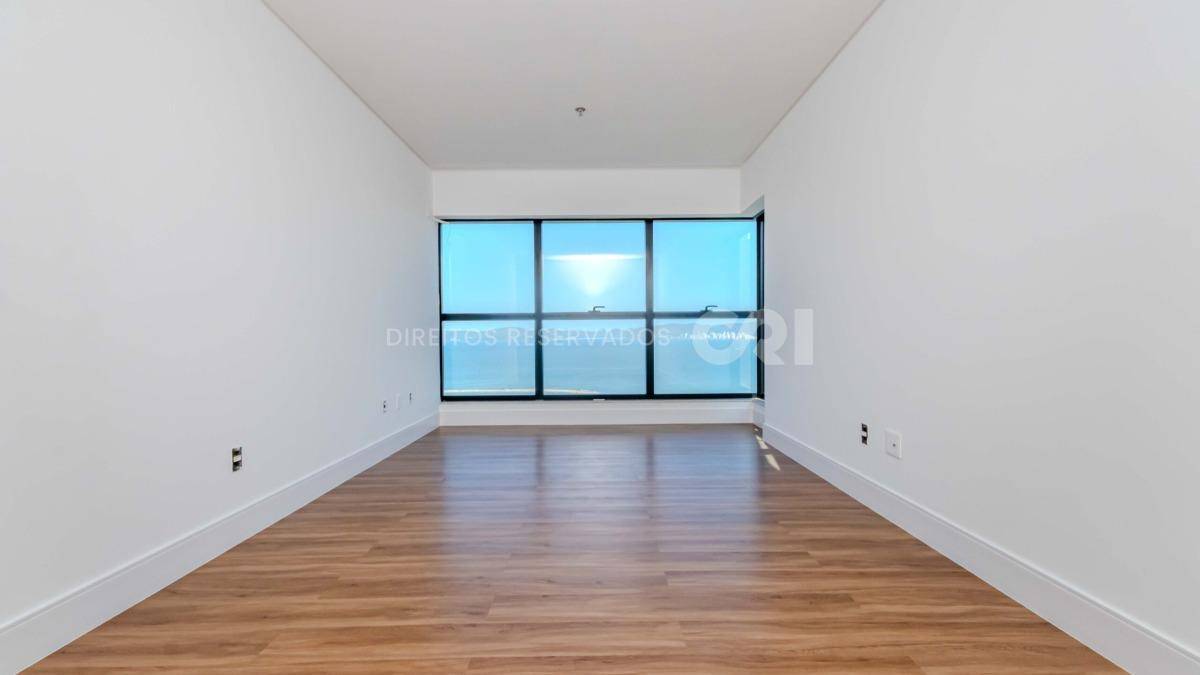 Apartamento com 4 suítes no Number One Tower Frente Mar no Centro em Itapema