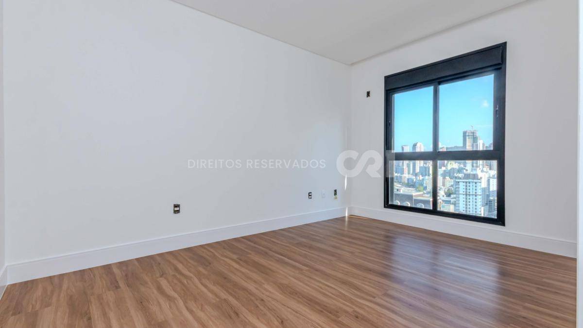 Apartamento com 4 suítes no Number One Tower Frente Mar no Centro em Itapema